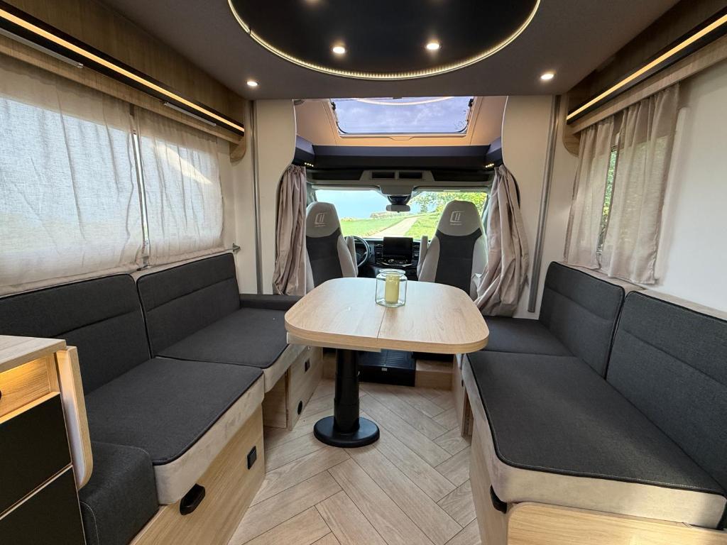 Oktoberfest Camper München mit Starlink und Smart TV - 5