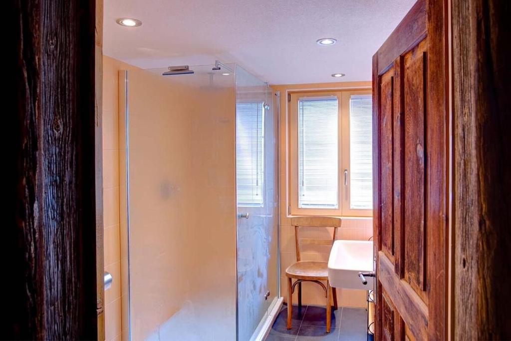 3BR Apartment in a traditional Swiss chalet - 2
