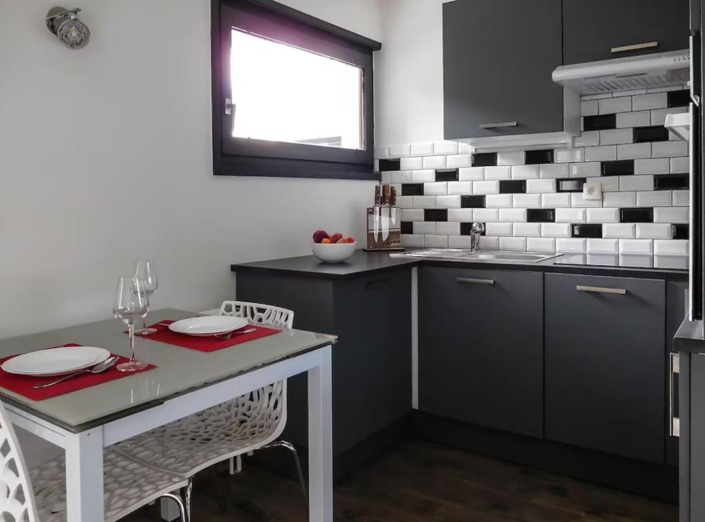 Cozy 1-Bedroom Chamonix Ski Retreat - 4