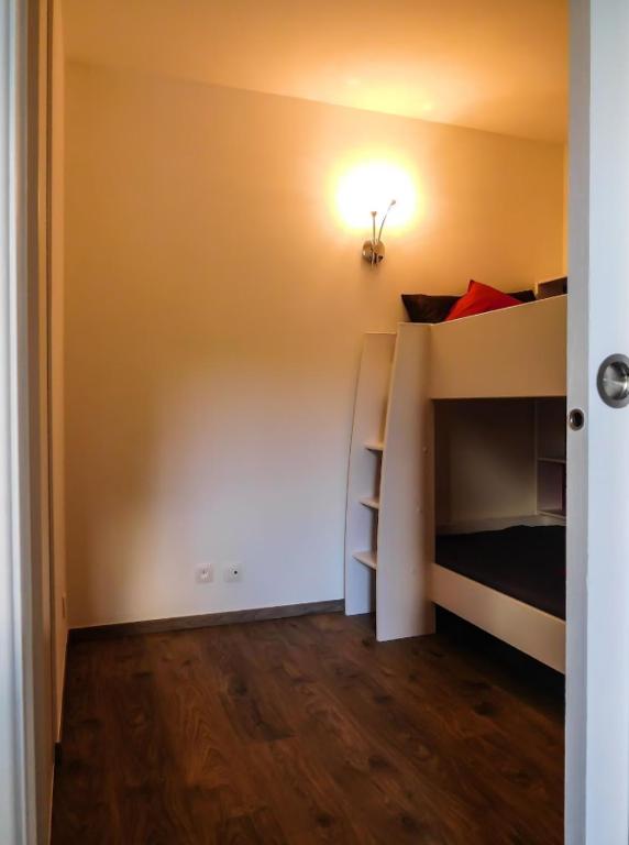 Cozy 1-Bedroom Chamonix Ski Retreat - 5