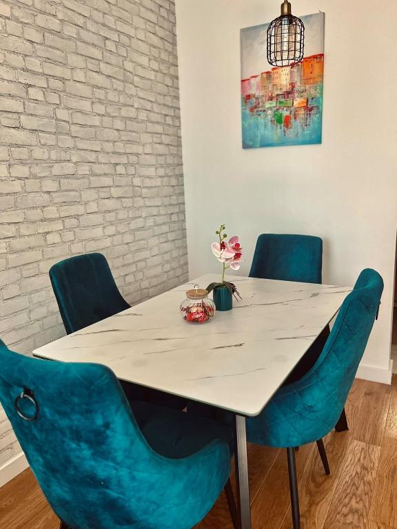 Azure Premium Residence - 4