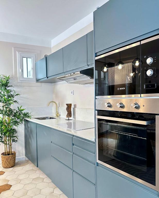Elegant 2BR 6P steps from Champs Elysees - 3