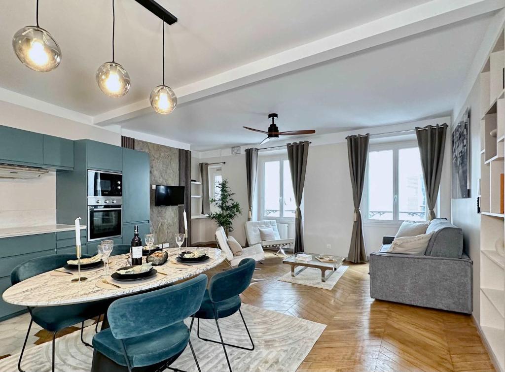 Elegant 2BR 6P steps from Champs Elysees - 1