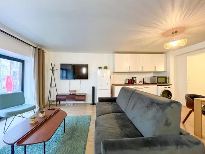 Parisian Elegance Stunning 3-Bedroom Apartment in Opéra - 3