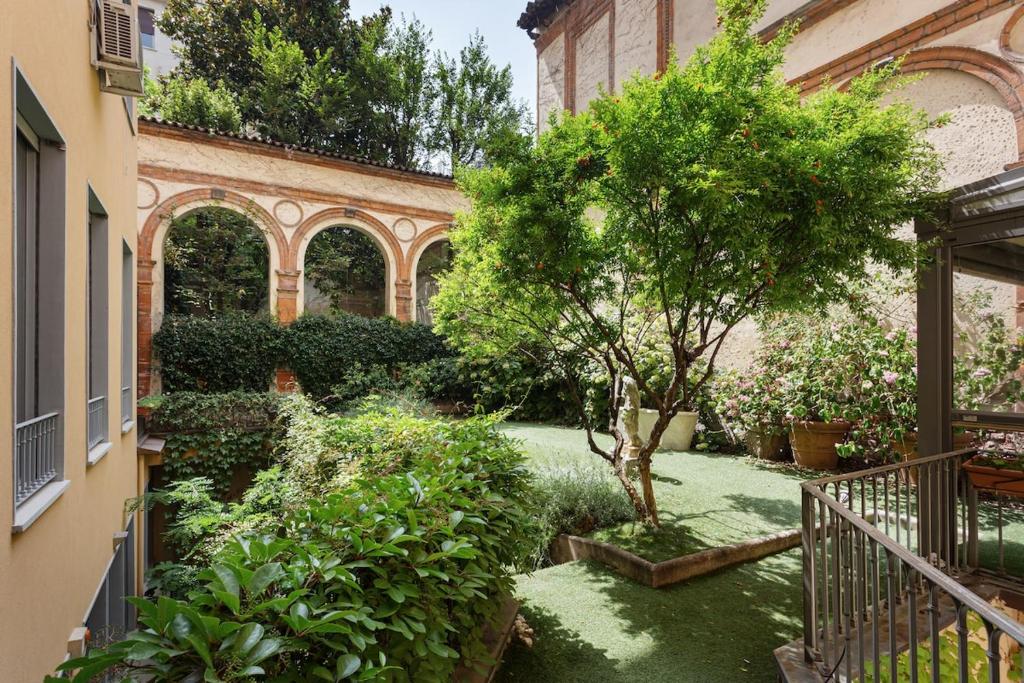 Luxury 3 Bedrooms with Private Garden - 2