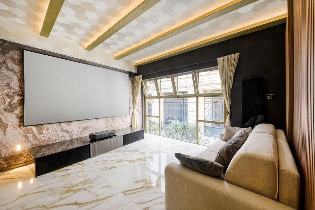 Brera Prestige Home with Pool - 5