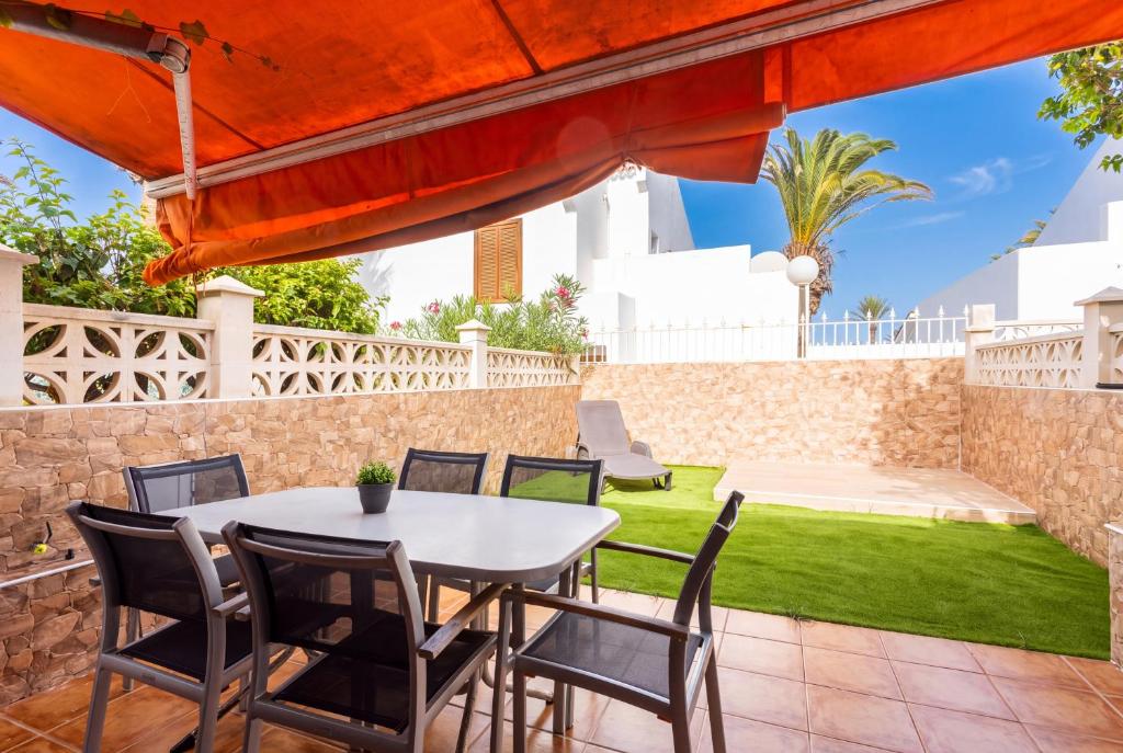 SUNSET LUXURY VILLA in PARQUE SANTIAGO 1 - 3