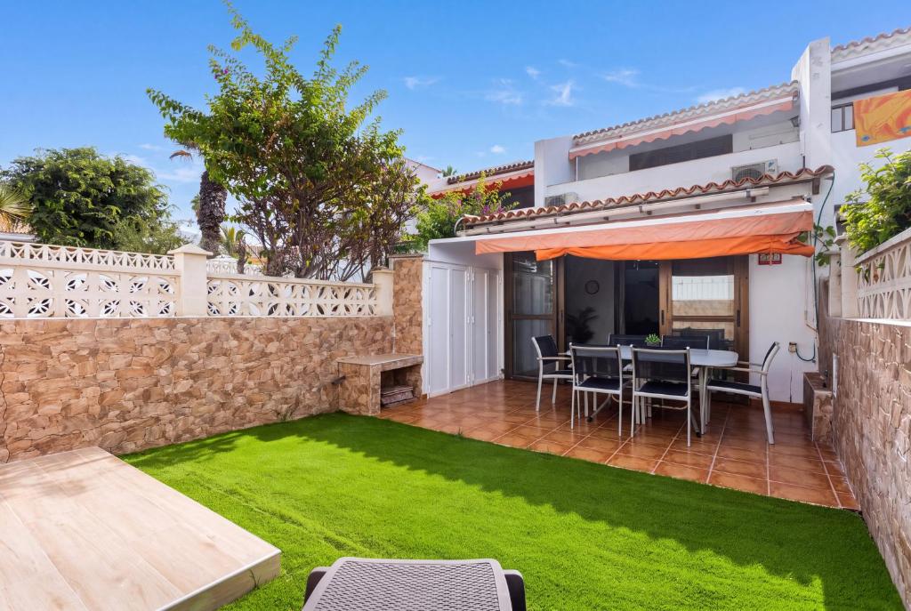 SUNSET LUXURY VILLA in PARQUE SANTIAGO 1 - 4