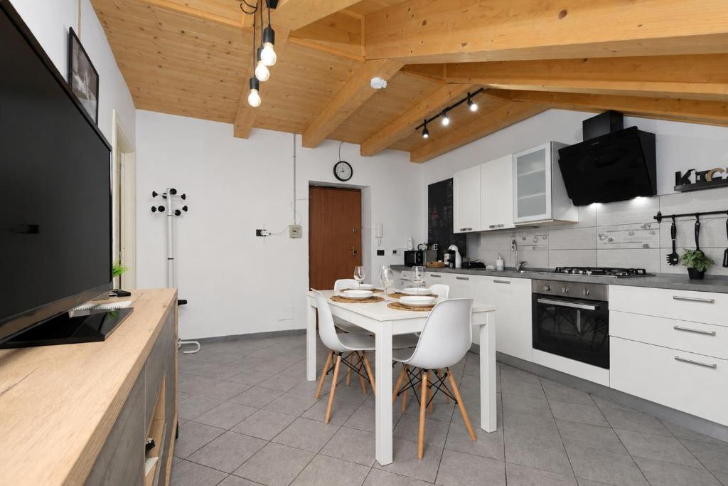 Thiago Home-Elegant Mansarda Santa Giulia Square - 5