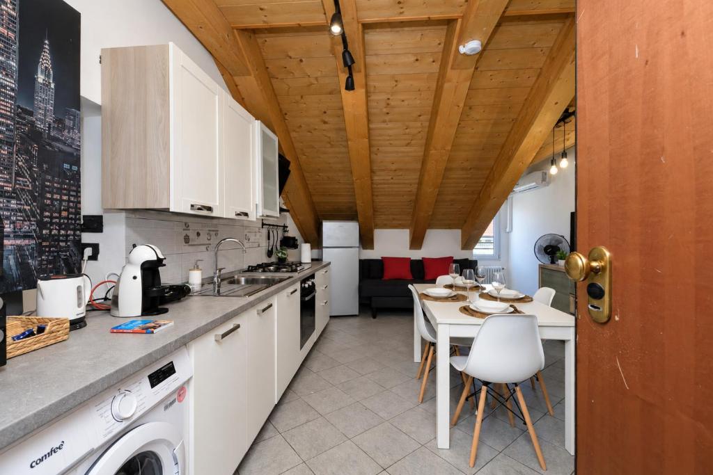 Thiago Home-Elegant Mansarda Santa Giulia Square - 2