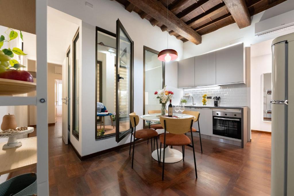 Keys of Italy - Palazzuolo 83 - Elegant Renewed 2BDR by the Station - 4