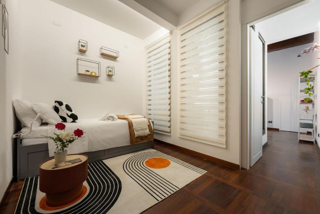 Keys of Italy - Palazzuolo 83 - Elegant Renewed 2BDR by the Station - 3