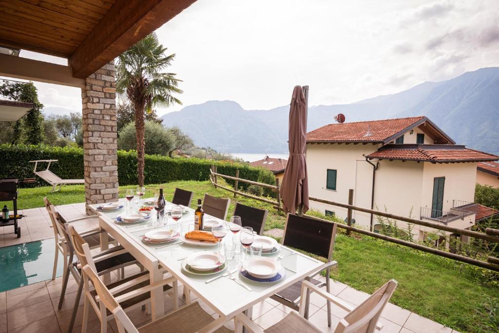 Villa Donagh- Home with pool sleeps 12 by Italian Apartments - 5