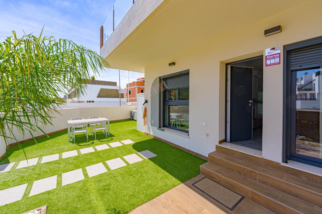 Queen Mediterranean Home - 3