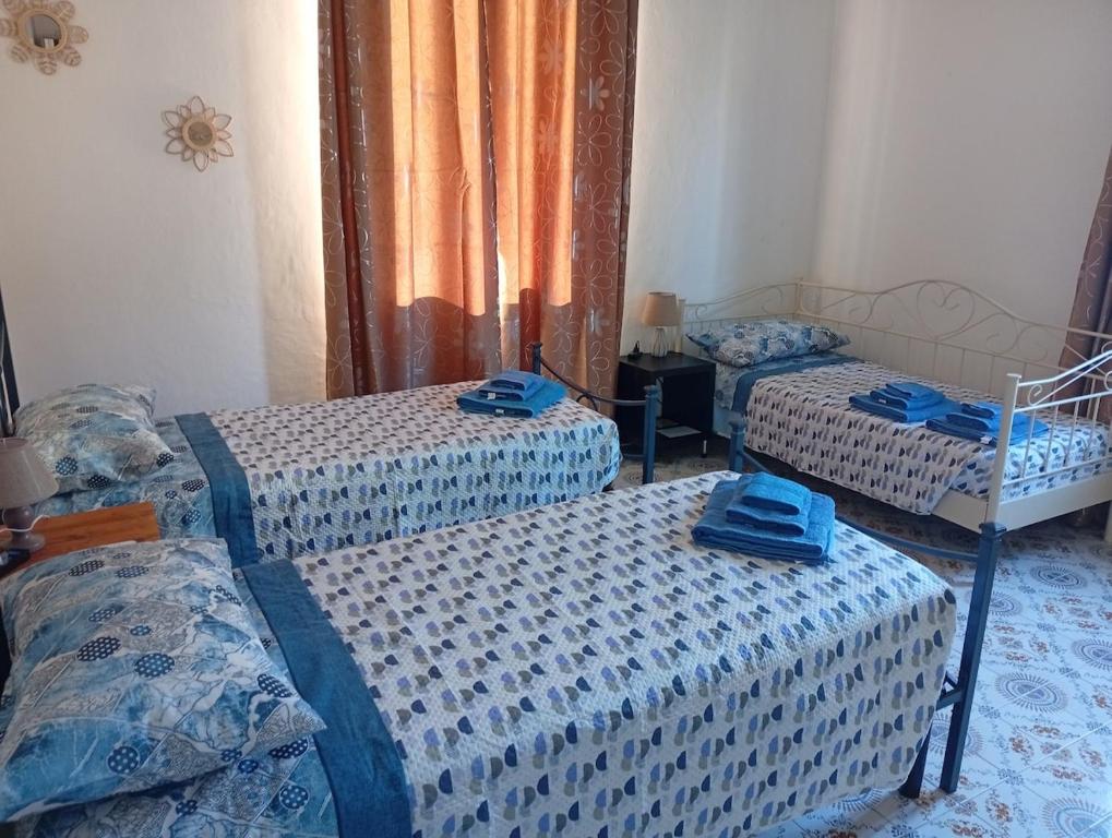 Harmony House 4-bed apartment with private parking - 2