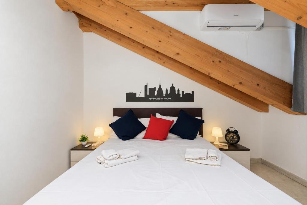 Coco Home-Chic Mansarda In the Heart of Turin - 3