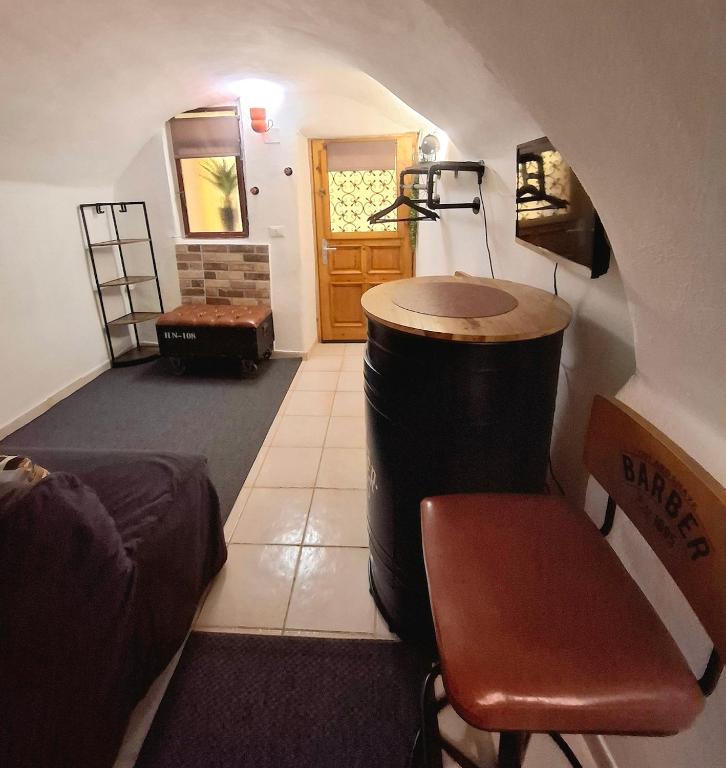 Tiny studio, rustic style, historic center - 4