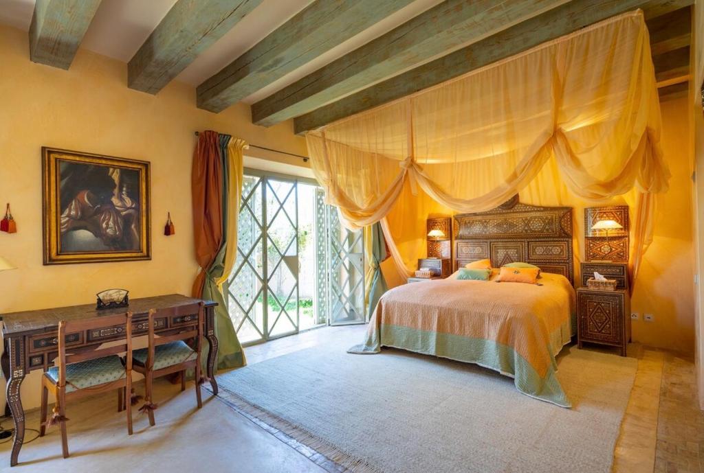 Quiet detached villa with tennis court - 5