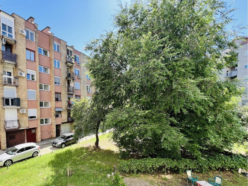 Cosy Home with Balcony, Netflix & Fast WiFi, Self Check-in - 2