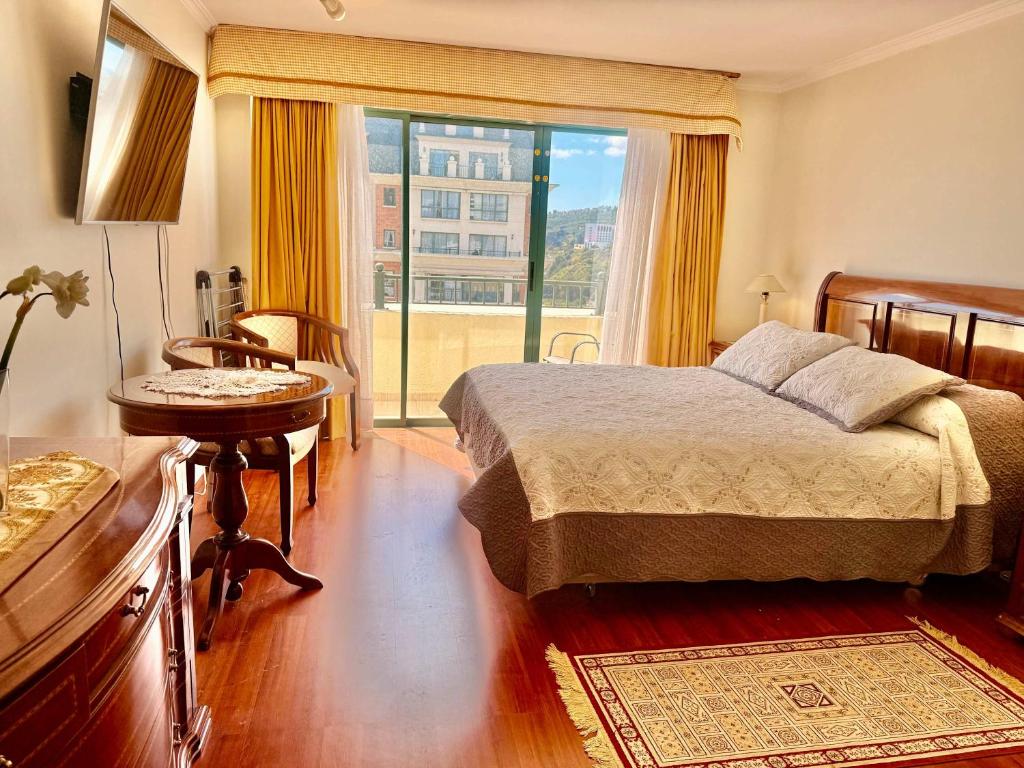 Espacioso frente a la playa y cercano a mall - 4
