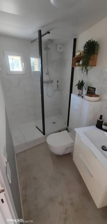 Joli studio classé 3étoiles avec terrasse, piscine, place de parking privée Le Mas Syana - 3