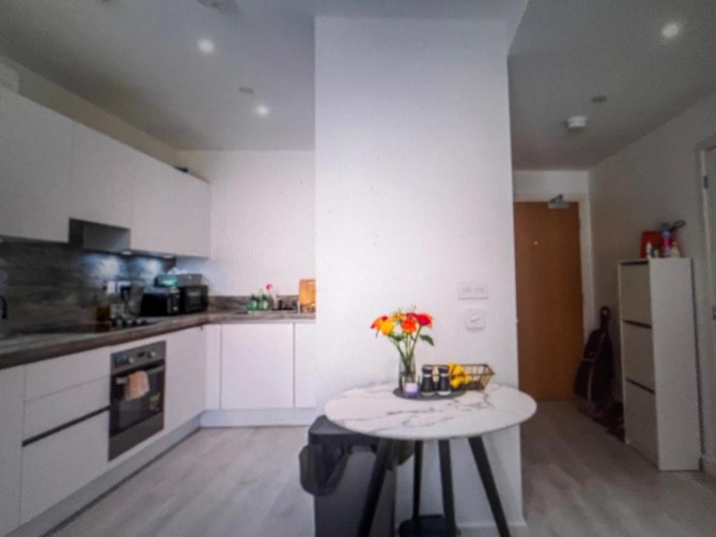 Parisian Chic Retreat - Heart of Paris 1 BR - 2