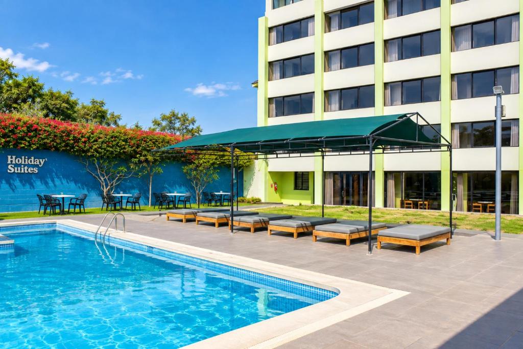Holiday Suites - 1