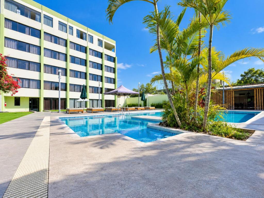 Holiday Suites - 2