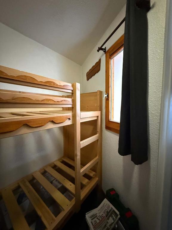 Residence Cheval Blanc Ski In-Out with WiFi in Val Thorens, "V24" by Versant Collection - 2