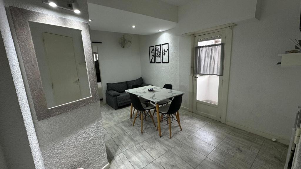Departamento con balcón a 50 metros del mar - 4