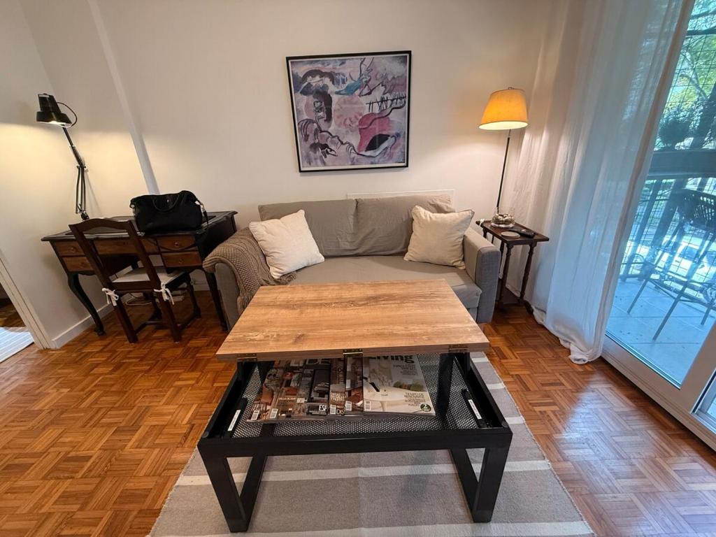 Sleeps 4, 2 bedrooms, well-equipped, excellent location - 2