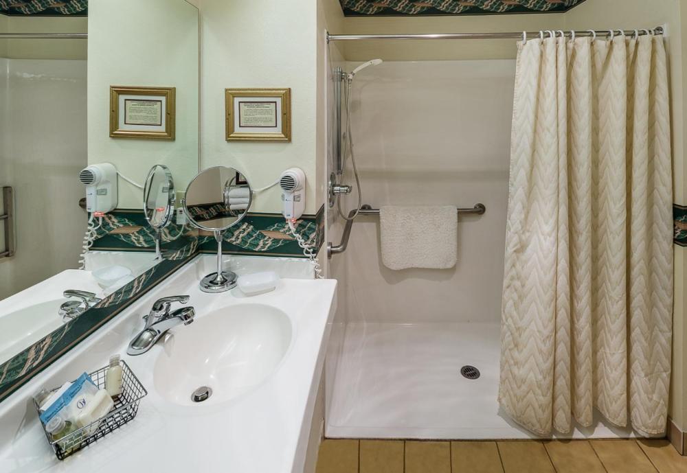 Fairhaven Village Inn photo