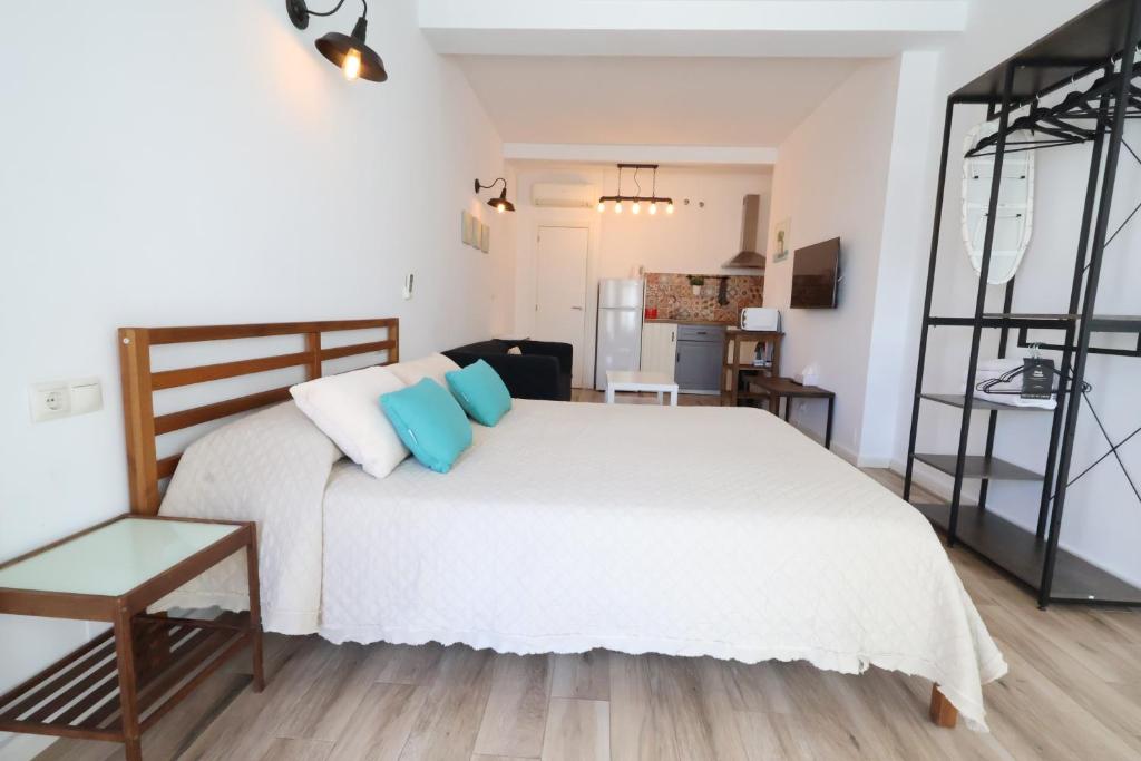 Galicia C - Bright Studio 8 Minutes from the Train in Benalmadena - 1