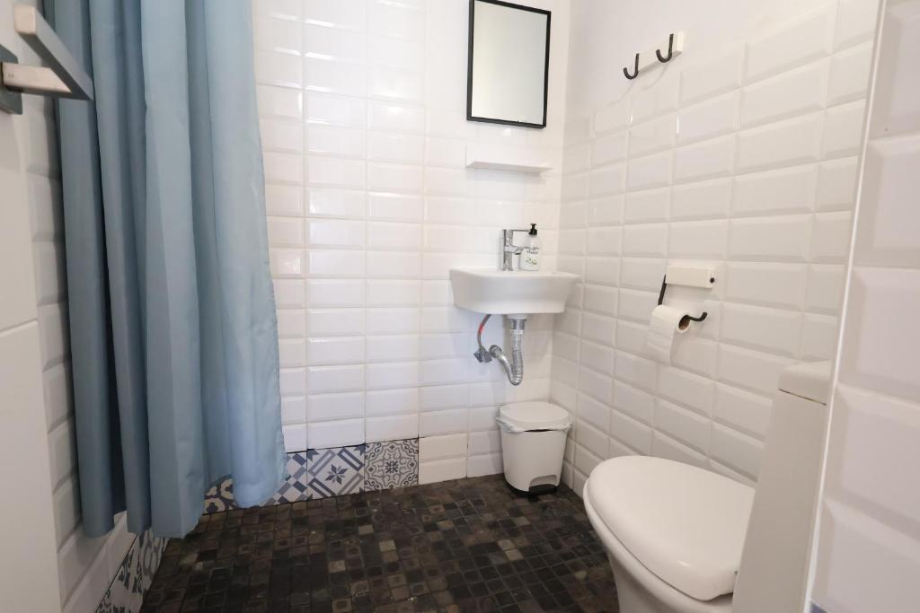Galicia D - Studio with Private Patio near Arroyo de la Miel Station - 4