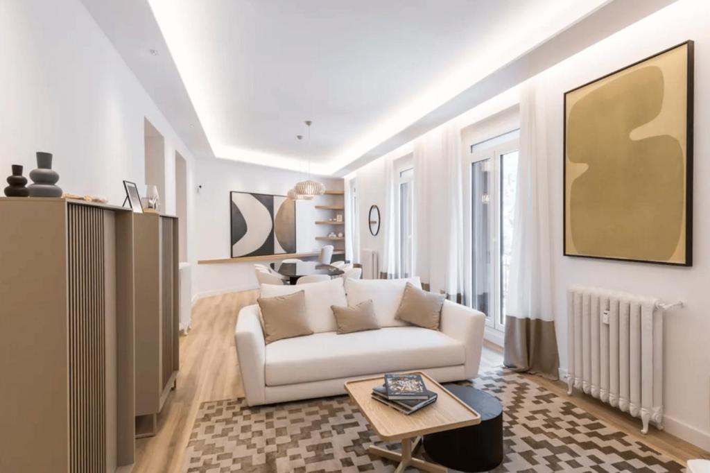 2 minute stroll from El Retiro - 1