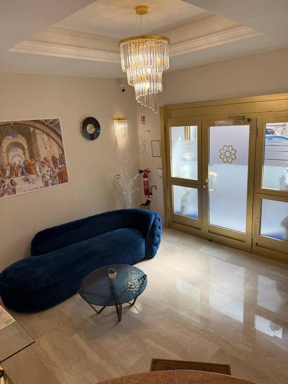 Golden Palace Luxury Guest House - 2