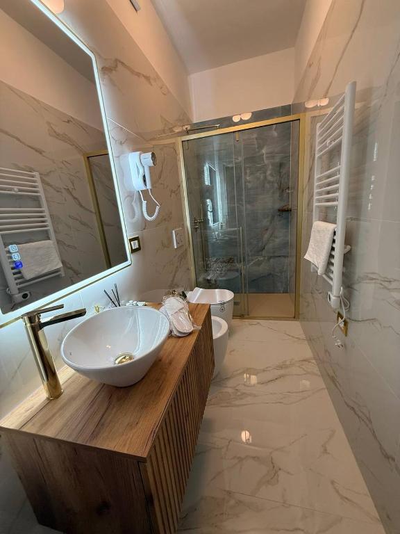 Golden Palace Luxury Guest House - 3