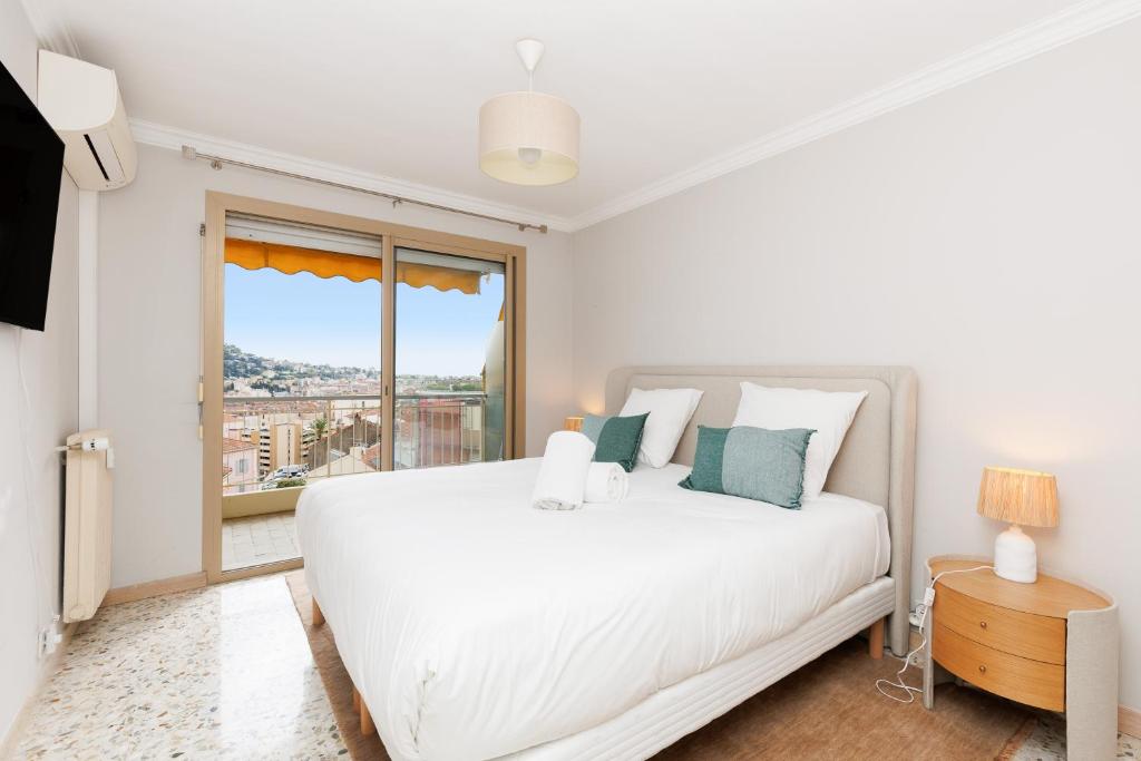 Upstays Elegant 50m2 1 Bedroom AC and Terrace - 5