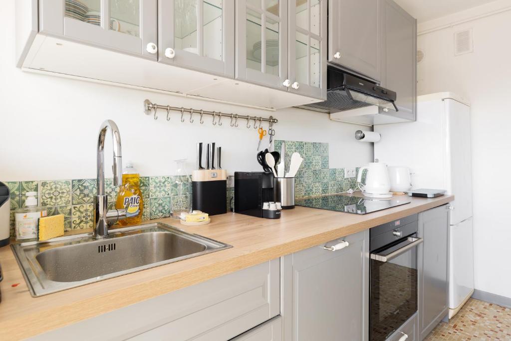 Upstays Elegant 50m2 1 Bedroom AC and Terrace - 4