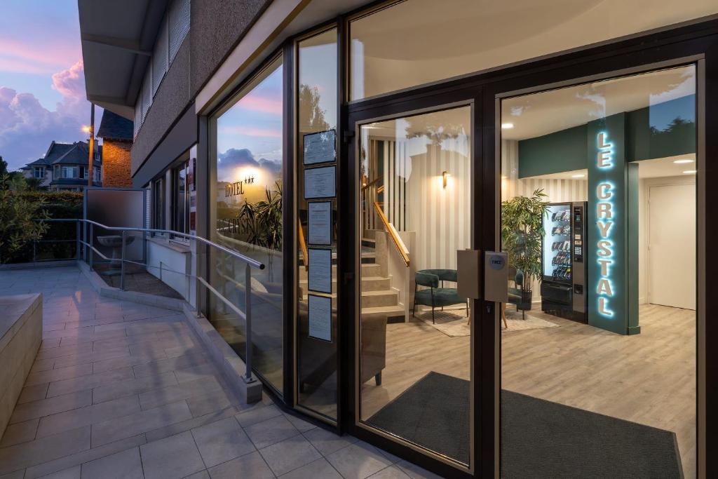 Best Western Hotel Le Crystal Dinard - 2