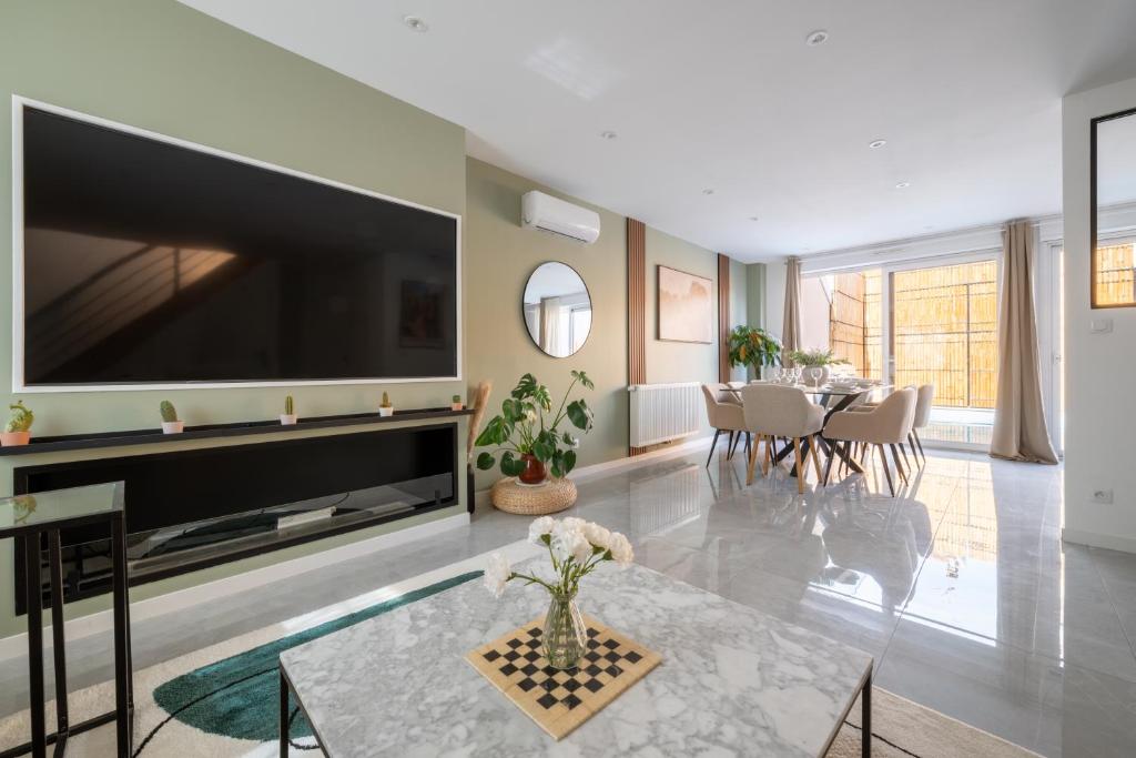Villa Prestigia - heated pool & air conditioning - 3