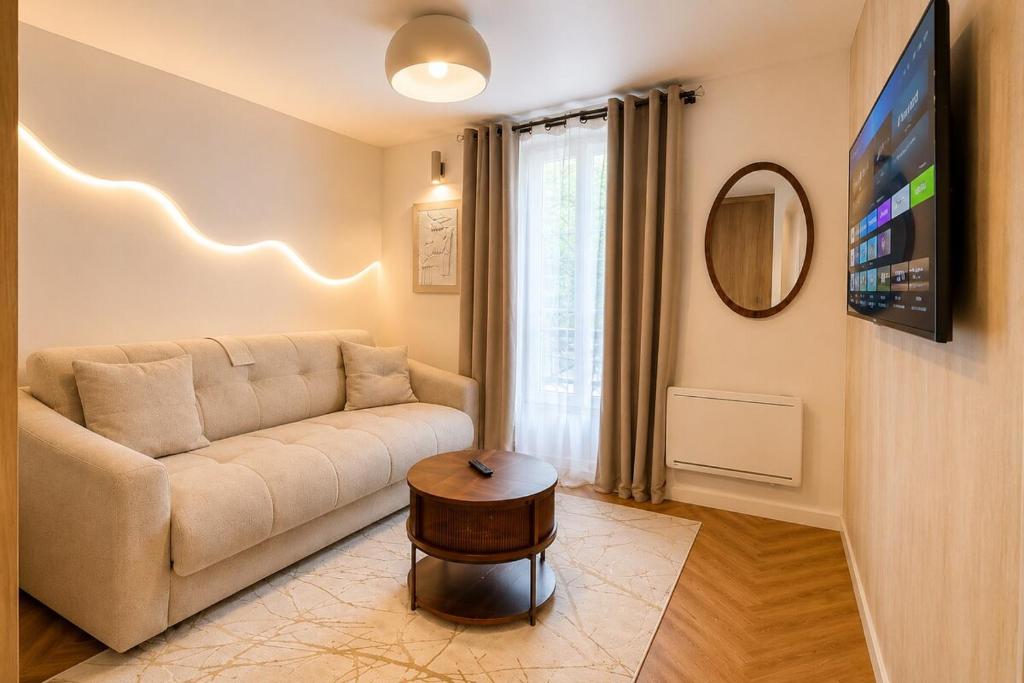 Cozy Parisian Hideaway Near Montparnasse - 3