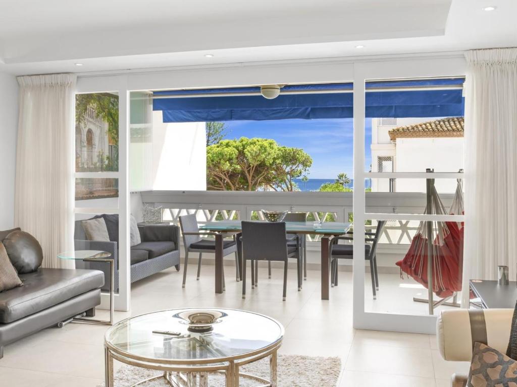 Modern 2 Bedroom Apartment, with Sea Views, in Playas del Duque - Puerto Banús - 3