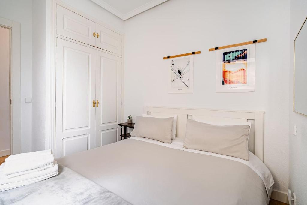 Bright Central Madrid Flat - 3