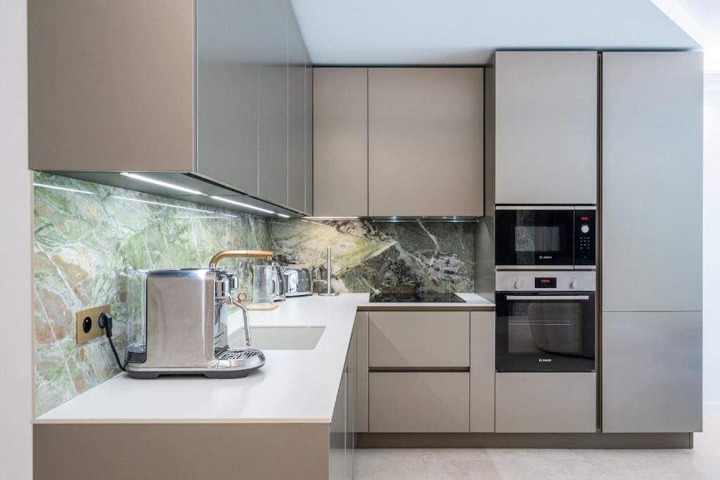 Renovated luxury 3-bedroom apt Cannes Croisette - 2