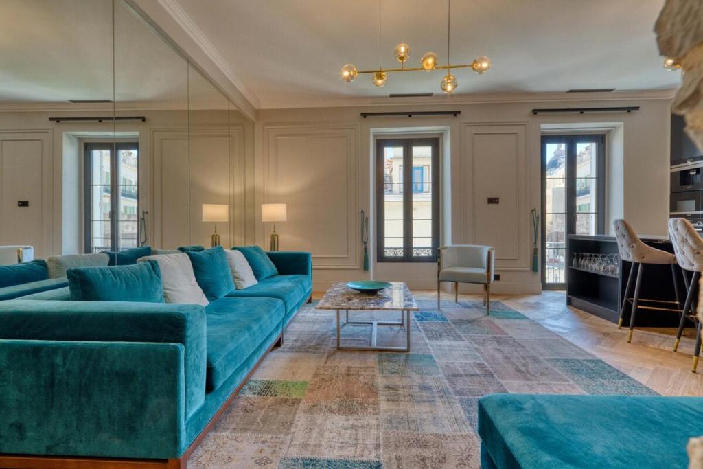 Luxurious 4-Bedroom Apartment - Cannes Center - 3