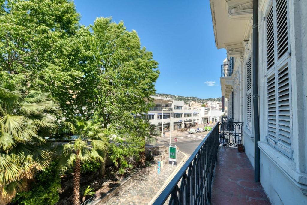 Luxurious 4-Bedroom Apartment - Cannes Center - 5