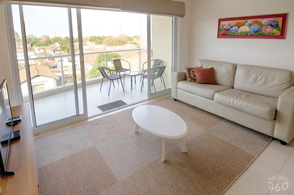 N4A2 - Corporate Haven Workspace Pool Dining Nearby - 1