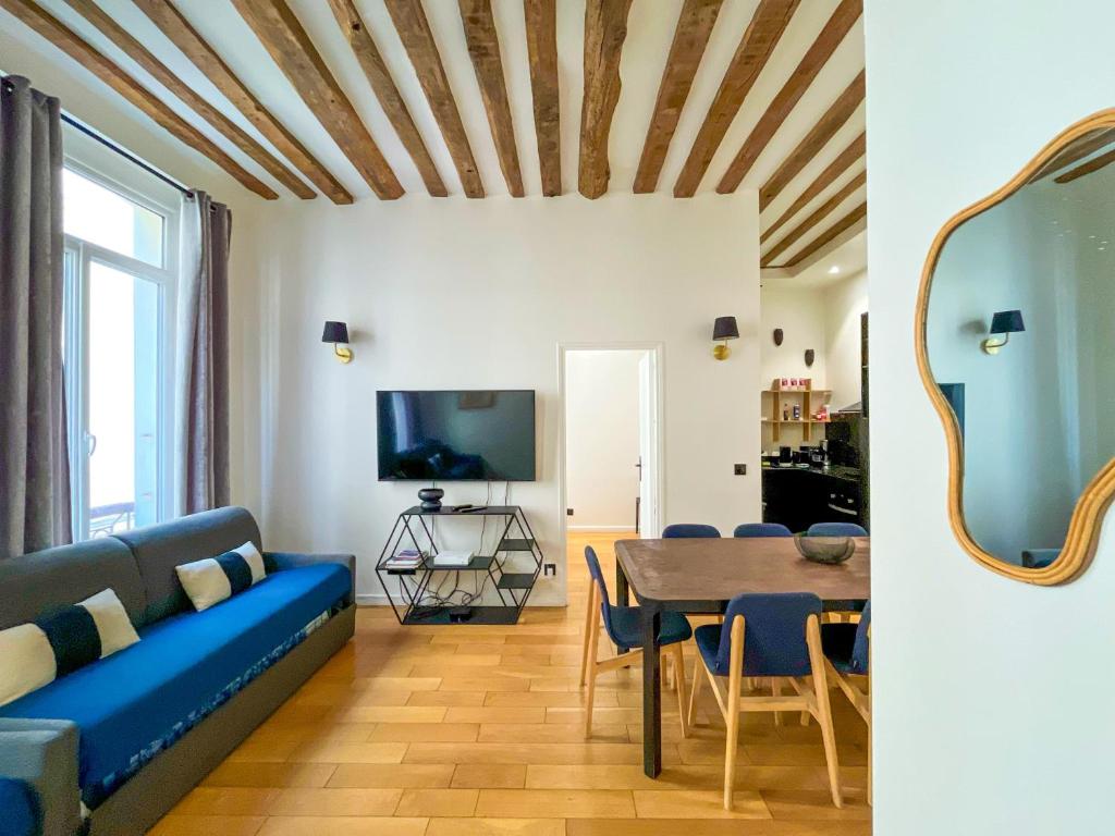 UrbanFlat 98 -Grand Appartement Centre de Paris pour 12 Voyageurs - 2