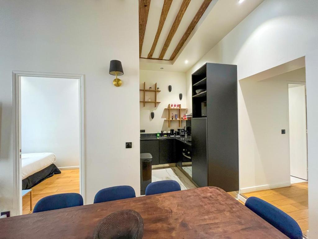 UrbanFlat 98 -Grand Appartement Centre de Paris pour 12 Voyageurs - 4